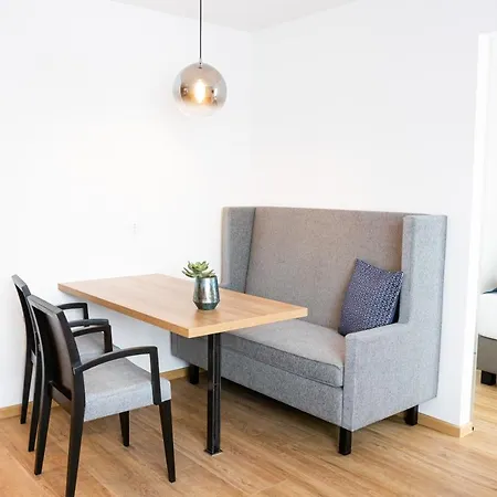 Bodenseezeit Garni מלון לינדאו