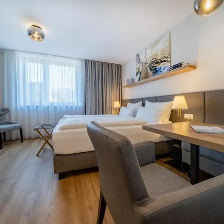 Отель Bodenseezeit Garni Линдау